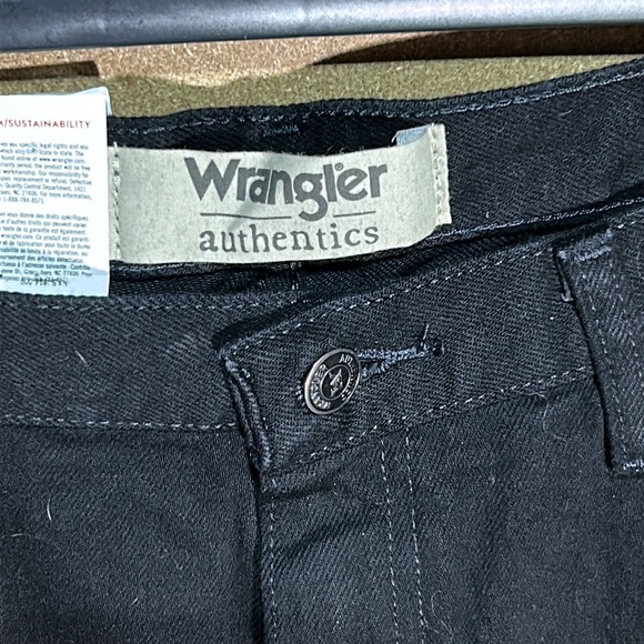 Wrangler Authentics men’s black jeans (size 34x32) - Picture 4 of 7